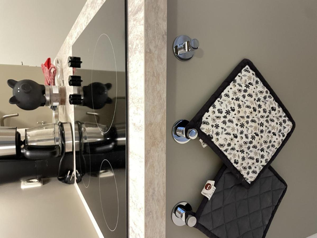 H&H Apartment Im Herzen Von Greifswald Zentral In Der Langen Reihe エクステリア 写真